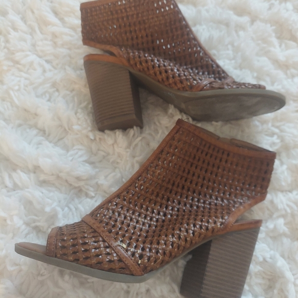 Indigo Rd block heels/sandals ~ Size 10M - Picture 2 of 10